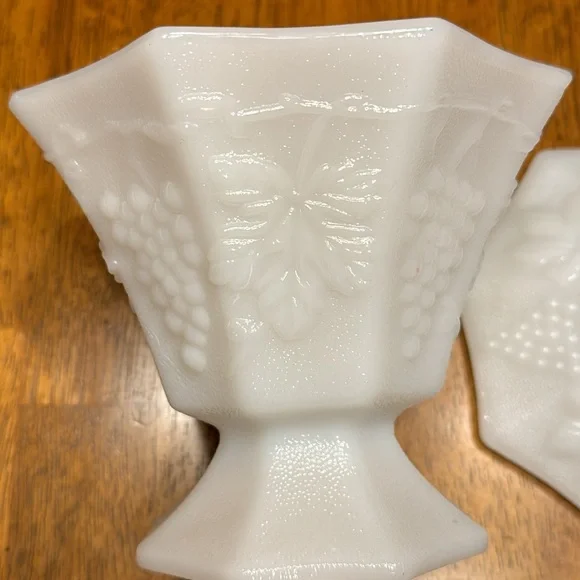 Vtg. Westmoreland milk glass, pedestal, candy dish w/lid. - Picture 4 of 6